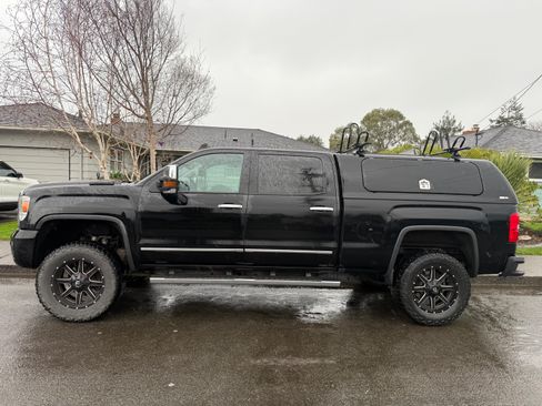 Used 2018 GMC Sierra 3500 Denali image 9