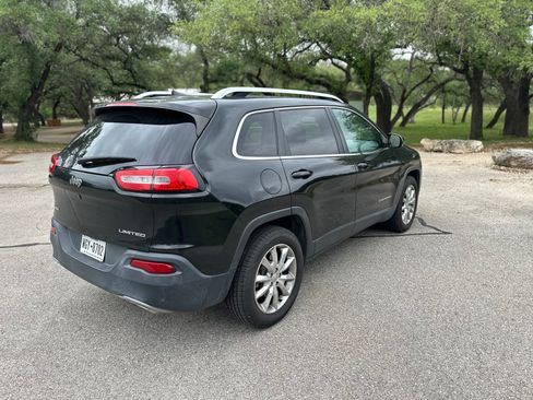 Used 2016 Jeep Cherokee Limited image 5