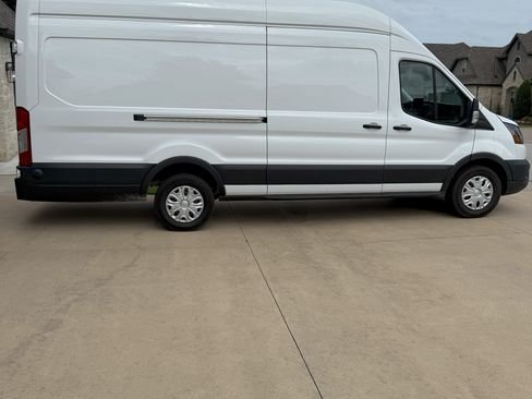 Used 2022 Ford E-Transit 148 High Roof Extended image 1
