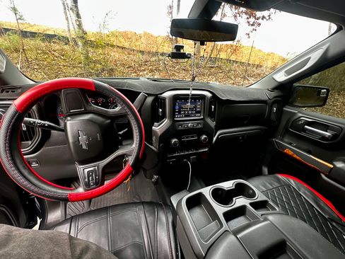 Used 2020 Chevrolet Silverado 1500 Custom Trail Boss w/ Custom Convenience Package image 5