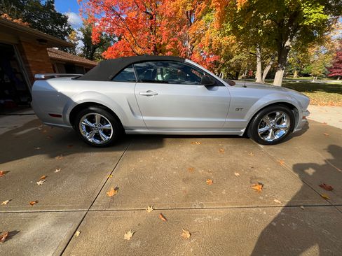 Used 2006 Ford Mustang GT Premium image 4