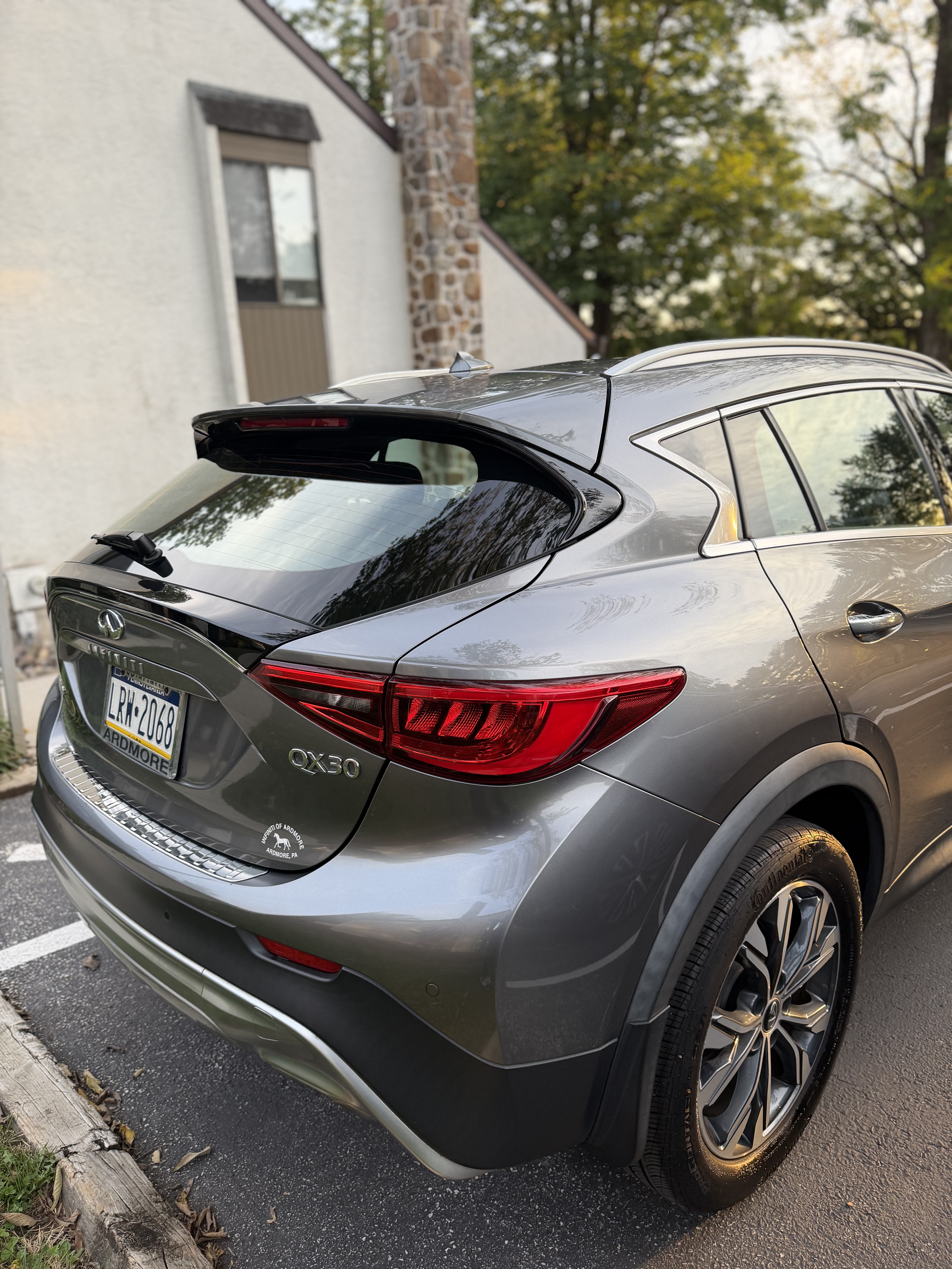Used 2018 INFINITI QX30 AWD w/ Cargo Package image 5