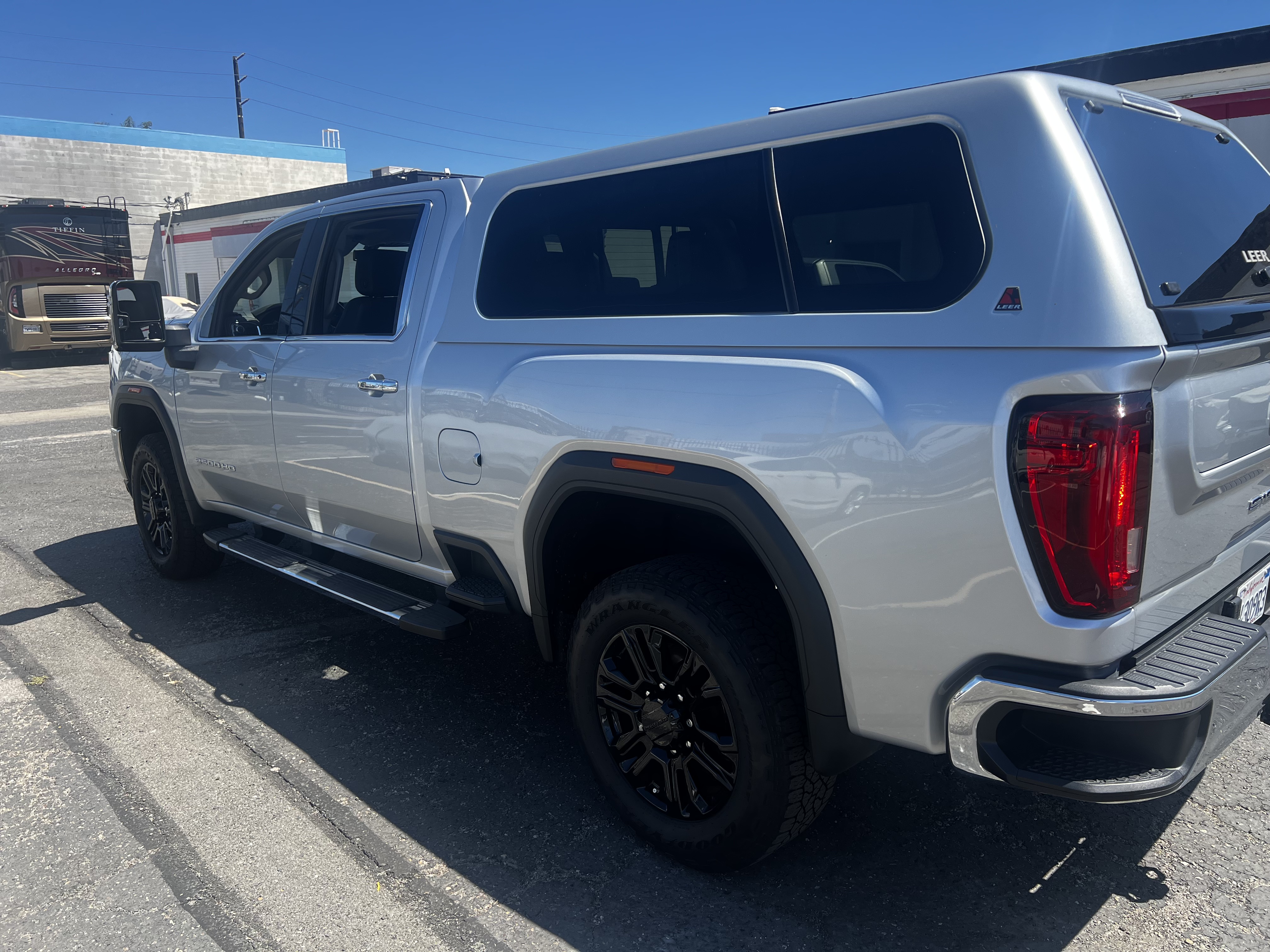 Used 2023 GMC Sierra 2500 SLT w/ SLT Convenience Package RWD image 5