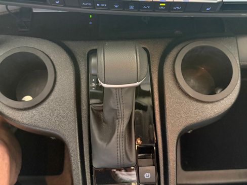 Used 2023 Toyota Sienna XLE w/ XLE Plus Package FWD image 13