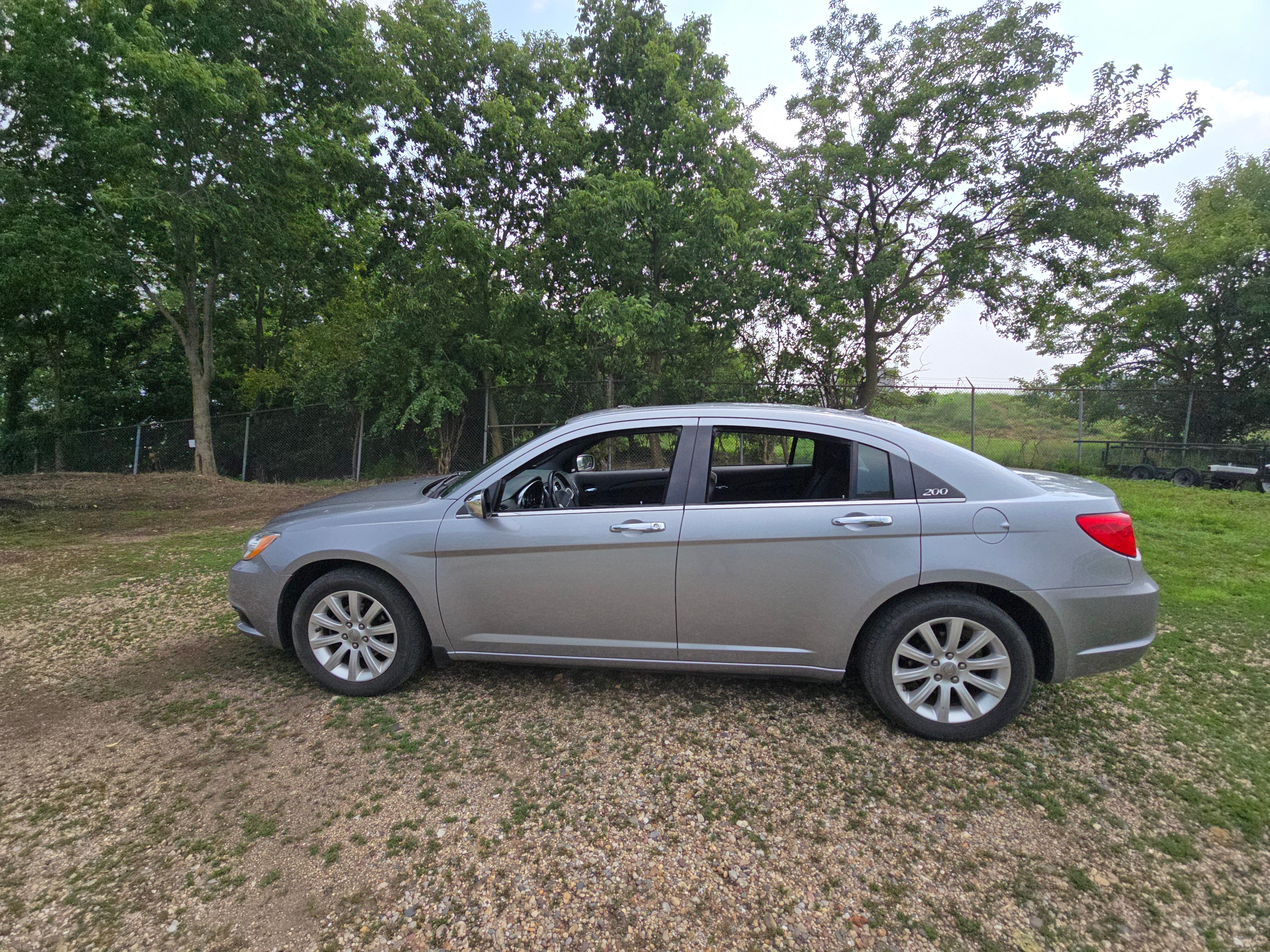 Used 2014 Chrysler 200 Limited w/ Sun/Sound Group FWD image 1