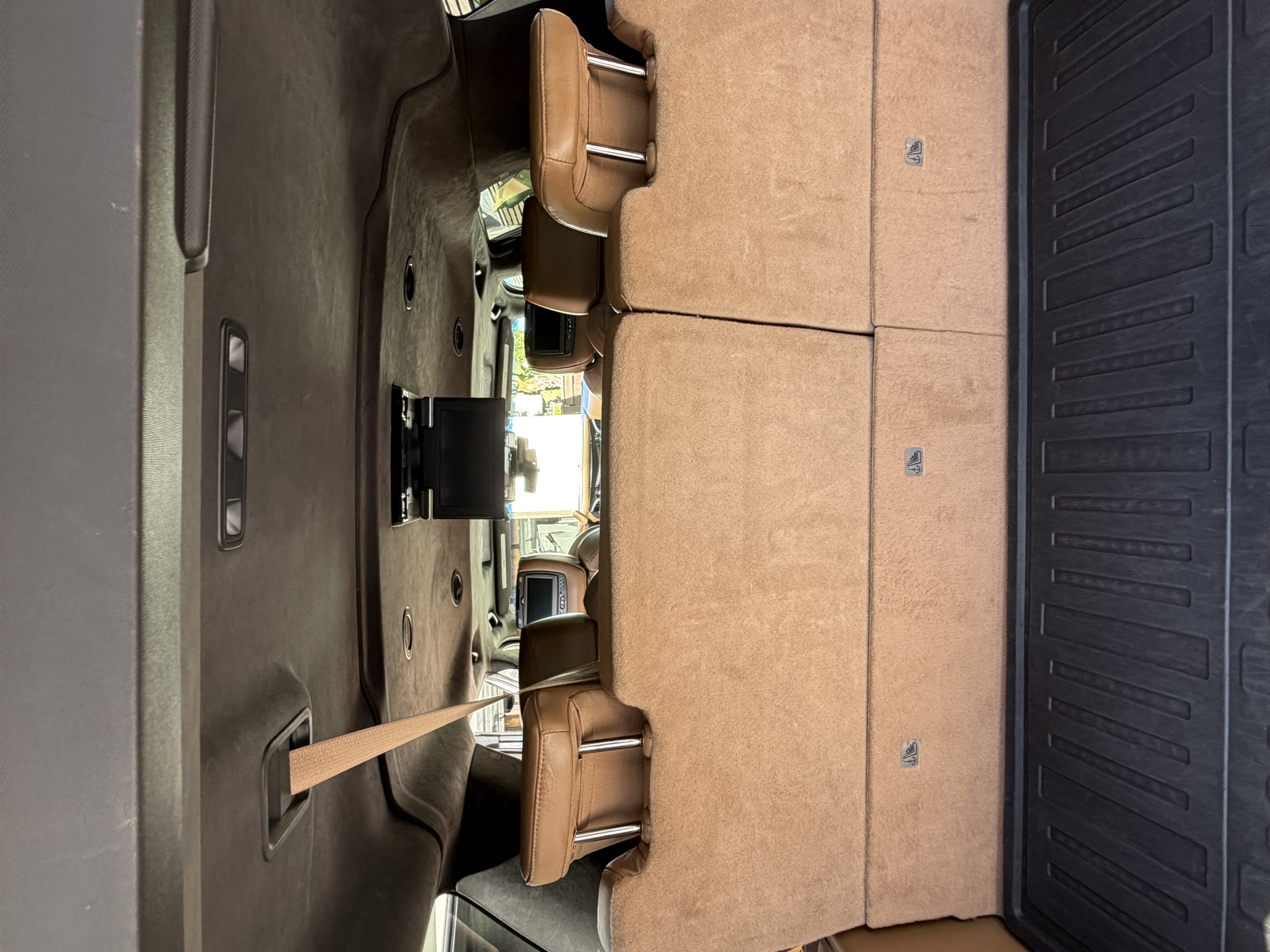 Used 2017 Cadillac Escalade ESV Platinum AWD/4WD image 26