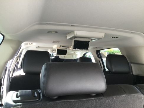 Used 2012 Chevrolet Suburban LTZ image 22