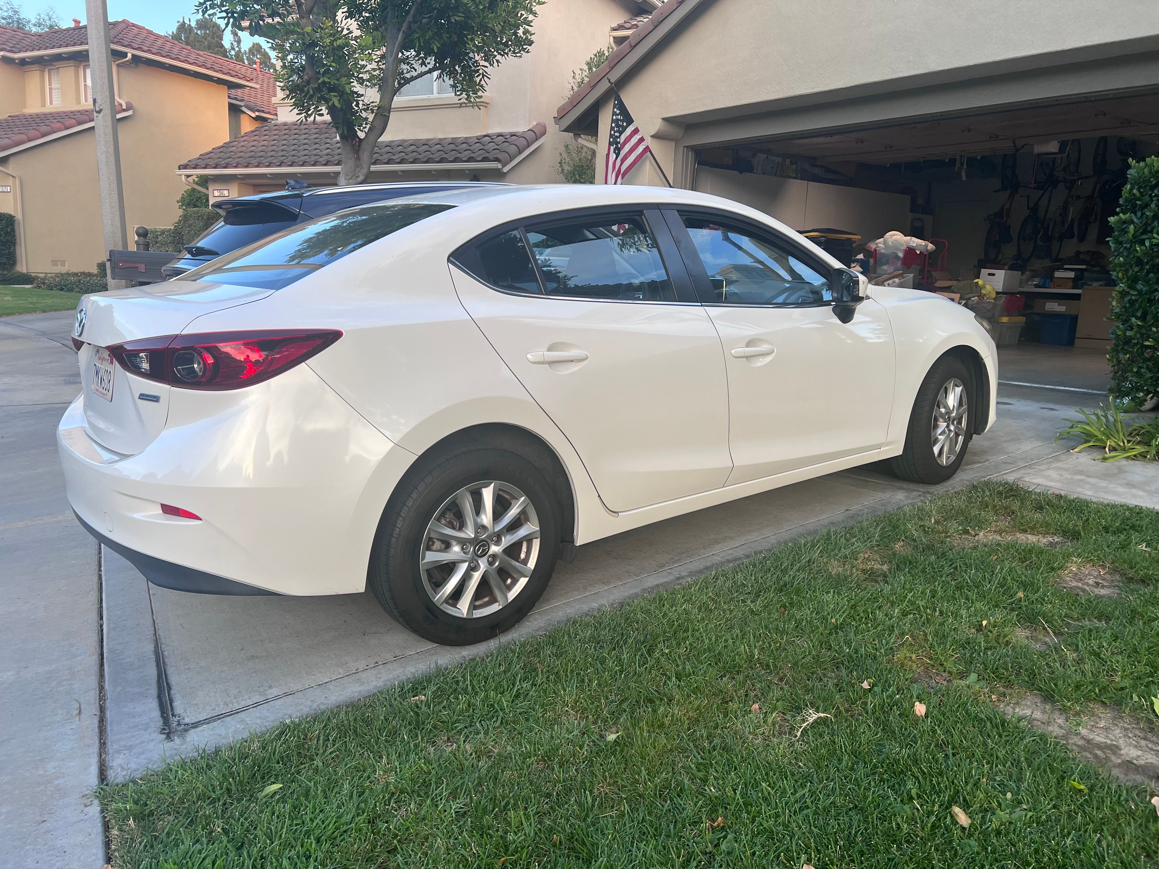 Used 2016 MAZDA MAZDA3 i Sport w/ Preferred Equipment Package FWD image 4