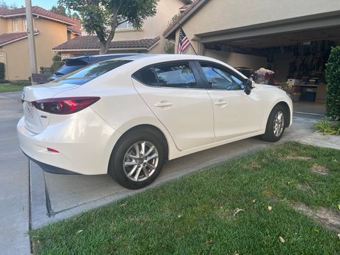 Used 2016 MAZDA MAZDA3 i Sport w/ Preferred Equipment Package FWD image 4