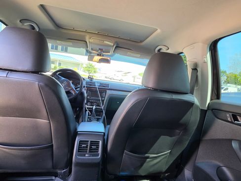 Used 2014 Volkswagen Passat TDI SE FWD image 9