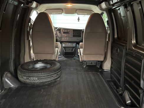 Used 2014 Chevrolet Express 2500 image 4