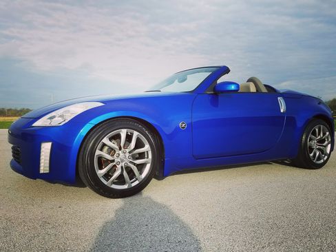 Used 2005 Nissan 350Z Touring RWD image 1