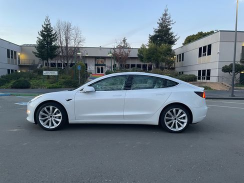 Used 2020 Tesla Model 3 Long Range image 2