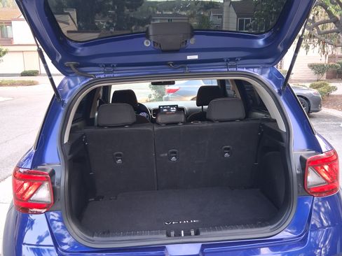 Used 2020 Hyundai Venue SEL w/ Convenience Package image 4