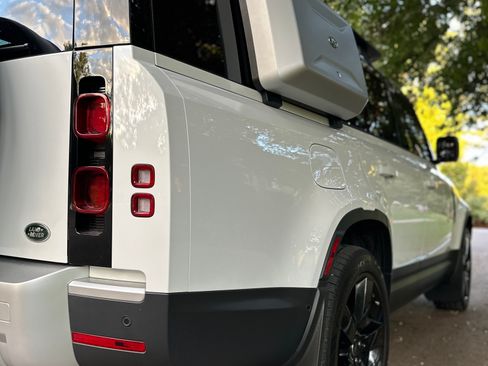 Used 2023 Land Rover Defender 130 SE image 29