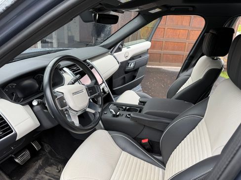 Used 2023 Land Rover Discovery HSE R-Dynamic AWD/4WD image 9