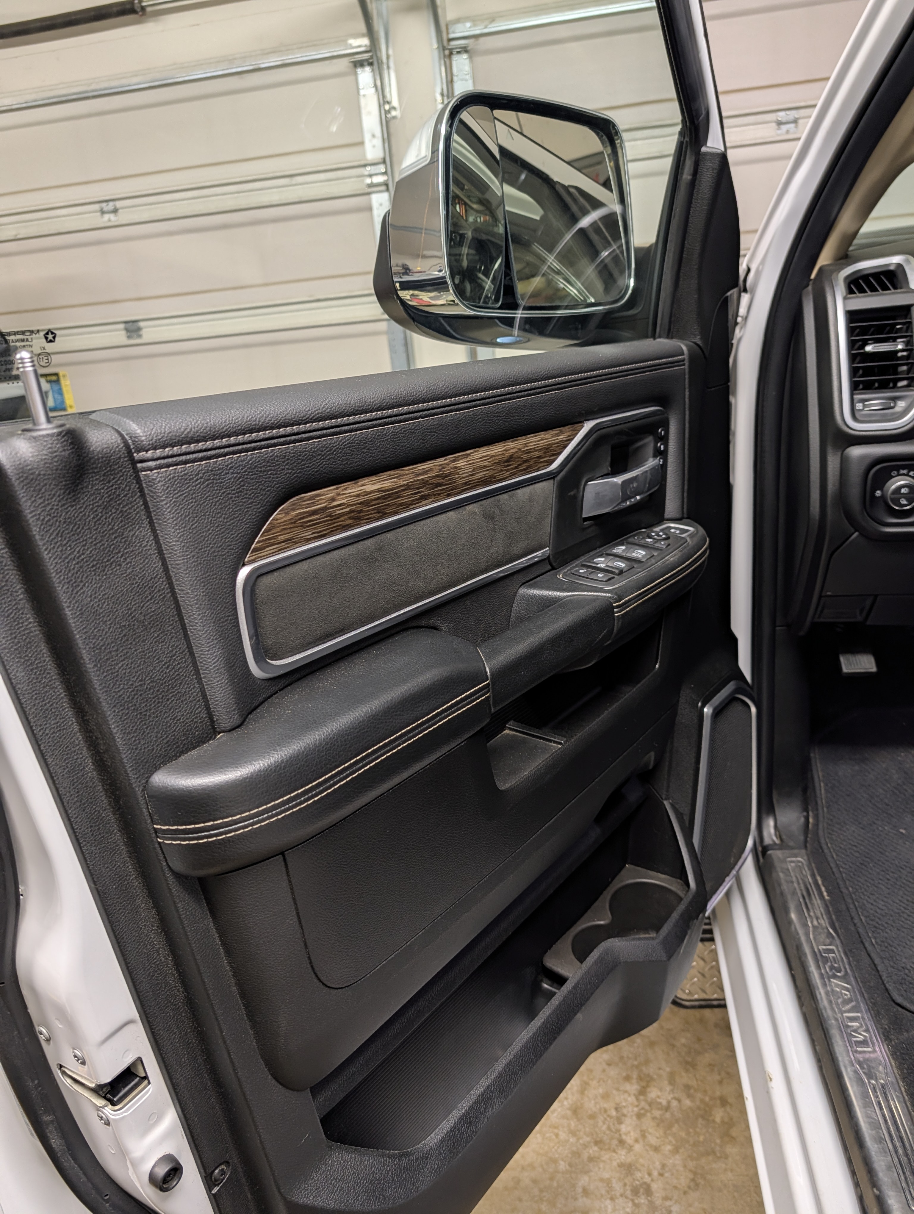 Used 2020 RAM 3500 Laramie AWD/4WD image 22