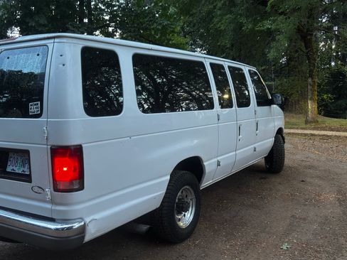 Used 1995 Ford E-350 and Econoline 350 Club Wagon RWD image 4