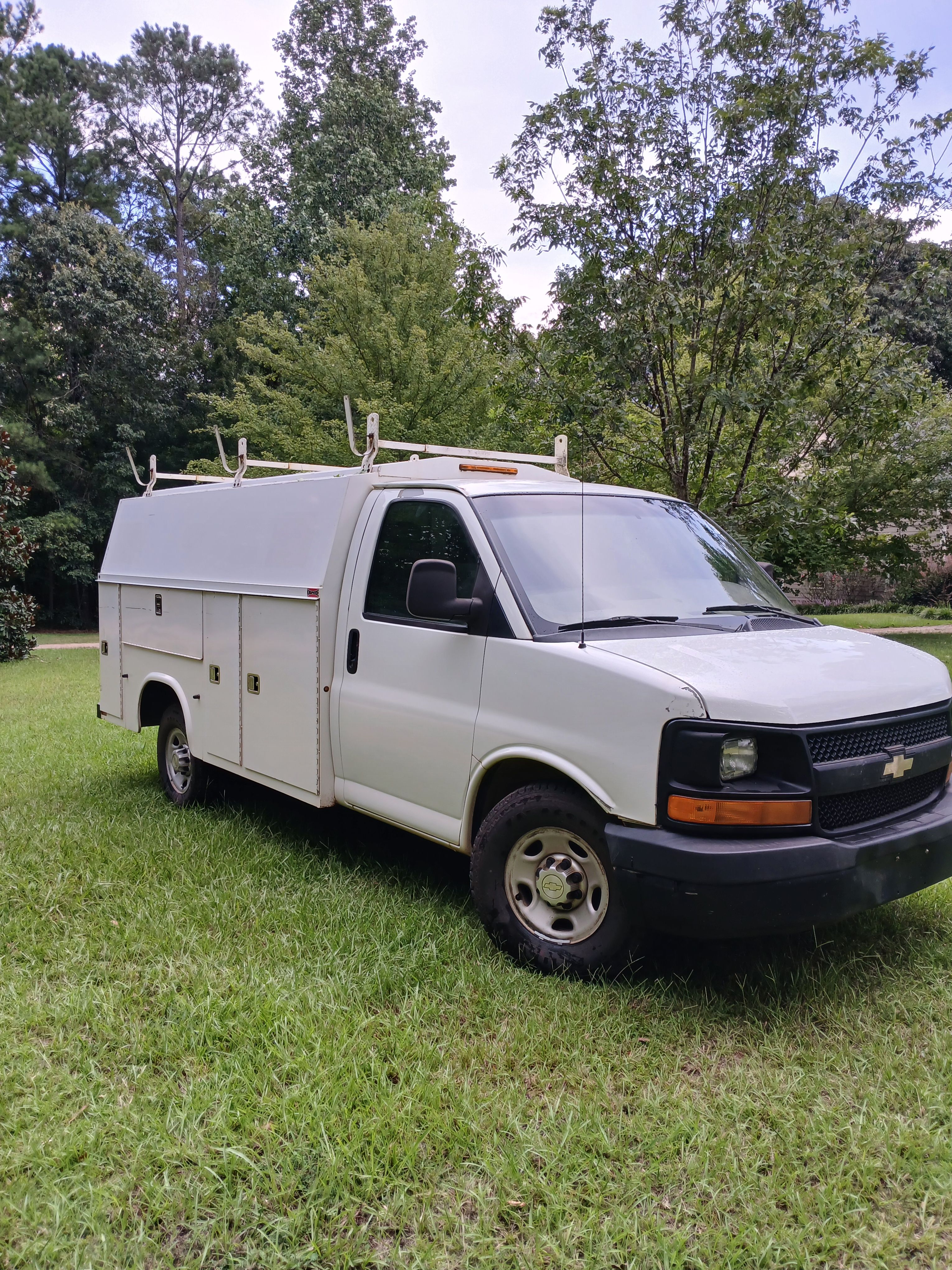 Used 2012 Chevrolet Express 3500 RWD image 2