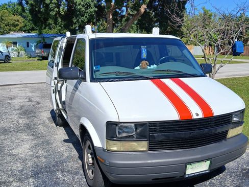 Used 2005 Chevrolet Astro w/ Convenience Package image 1