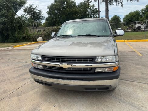Used 2001 Chevrolet Silverado 1500 LS w/ Firm Ride Suspension Pkg RWD image 1