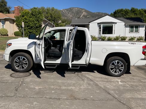 Used 2018 Toyota Tundra SR5 image 6