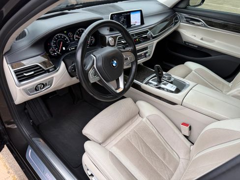 Used 2016 BMW 750i 750i Sedan 4D image 8