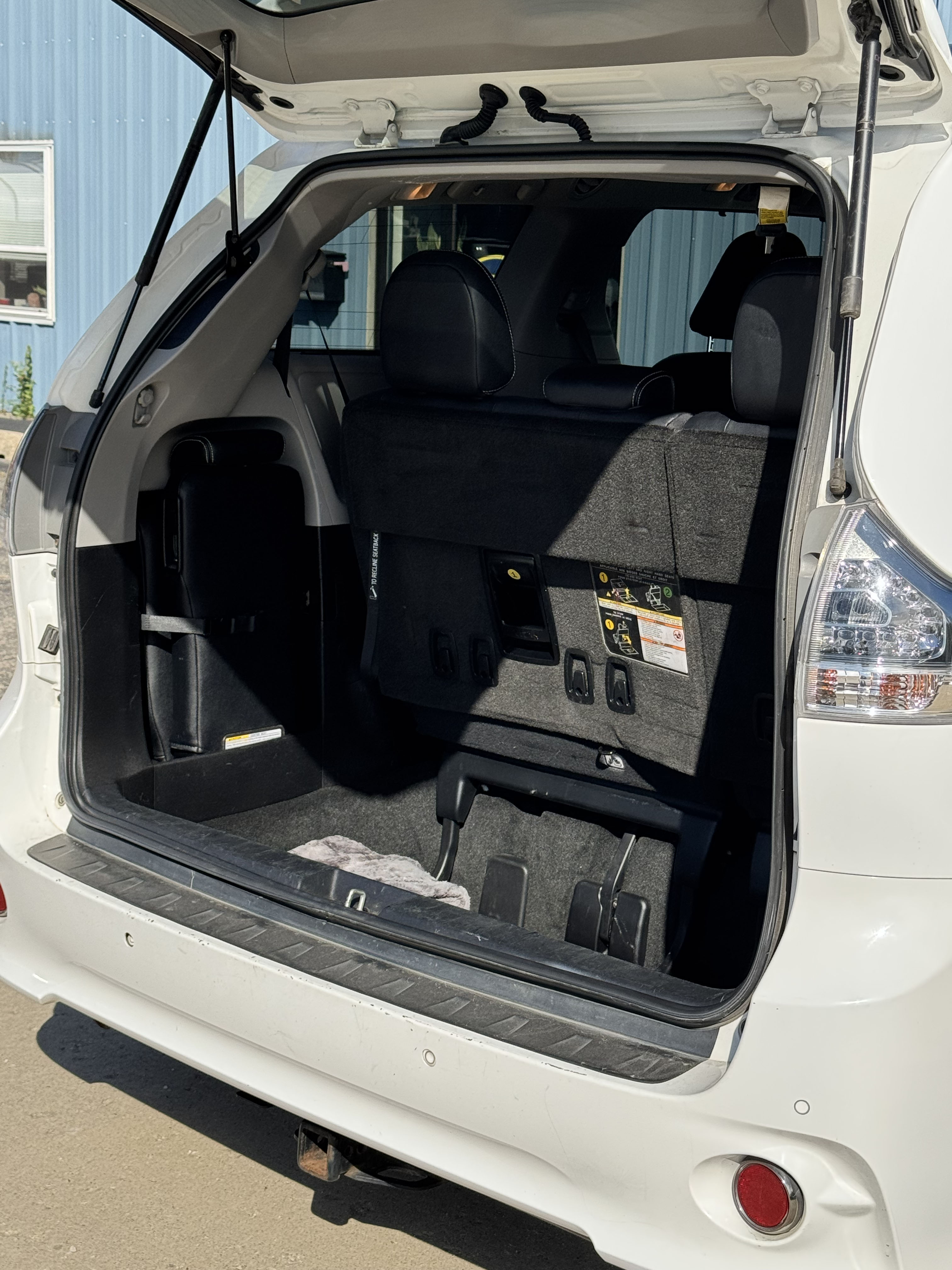 Used 2019 Toyota Sienna SE FWD image 9