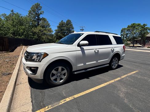 Used 2019 Ford Expedition XLT w/ Equipment Group 202A AWD/4WD image 8