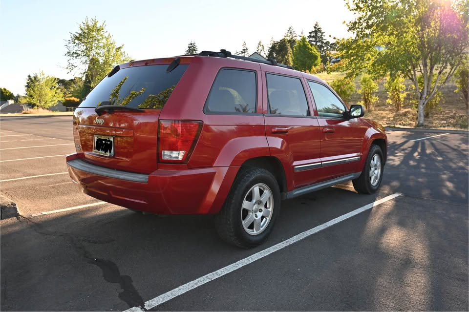 Used 2010 Jeep Grand Cherokee Laredo AWD/4WD image 5