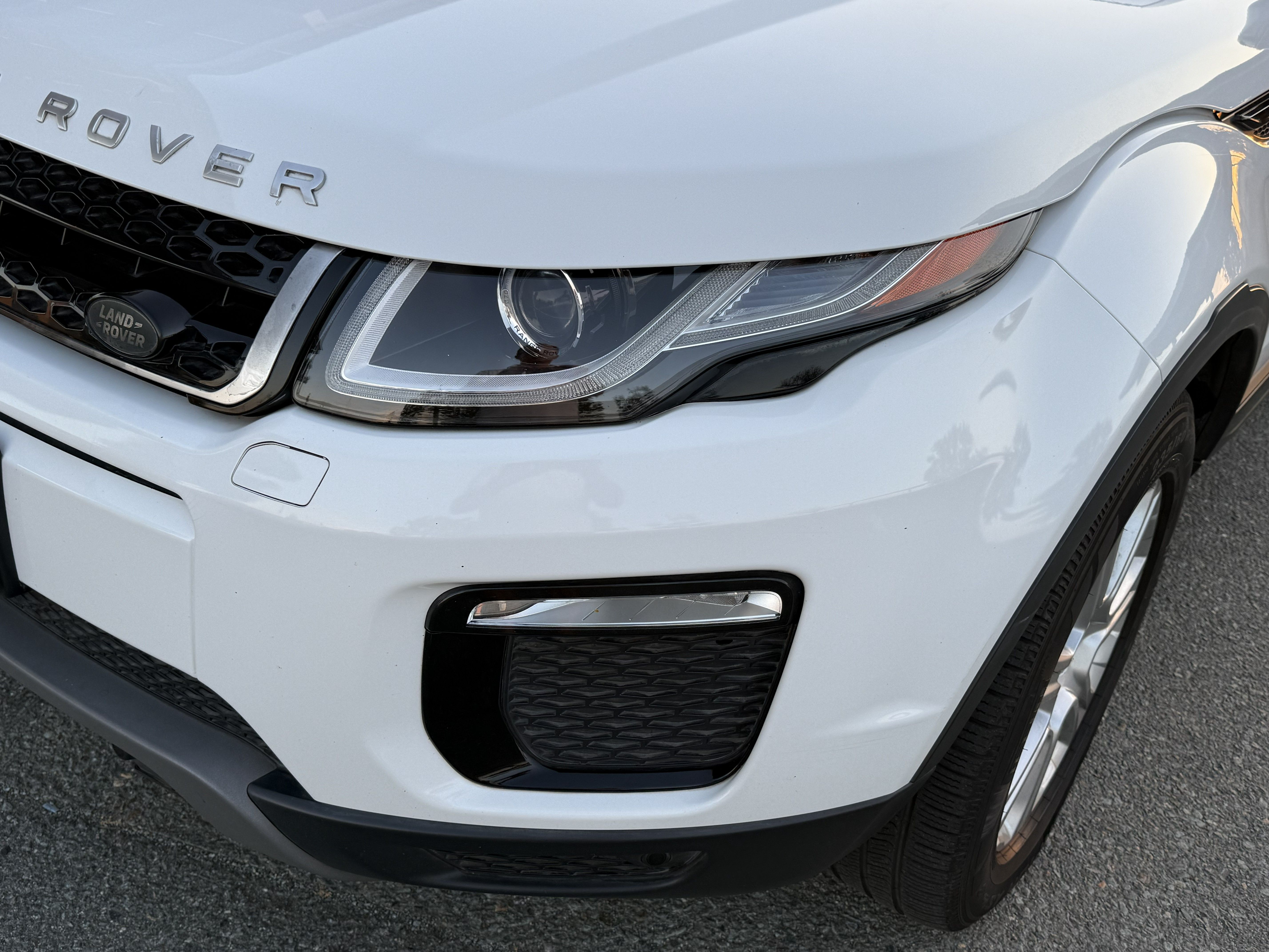 Used 2018 Land Rover Range Rover Evoque SE Premium AWD/4WD image 18