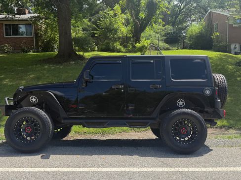 Used 2011 Jeep Wrangler Unlimited Sport AWD/4WD image 2