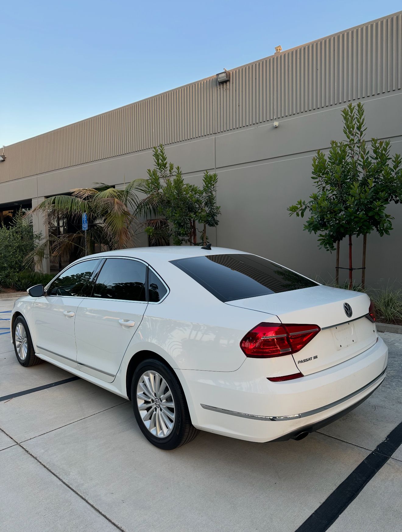 Used 2016 Volkswagen Passat 1.8T SE w/ Lighting Package (P06) FWD image 6