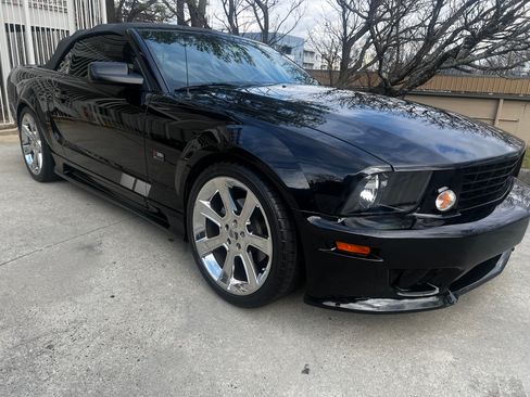 Used 2005 Ford Mustang GT Premium image 12