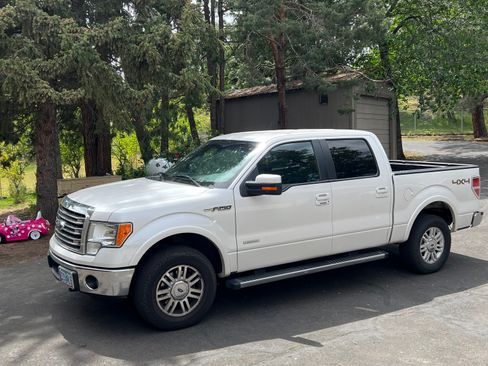 Used 2014 Ford F150 Lariat w/ Equipment Group 501A Mid image 2