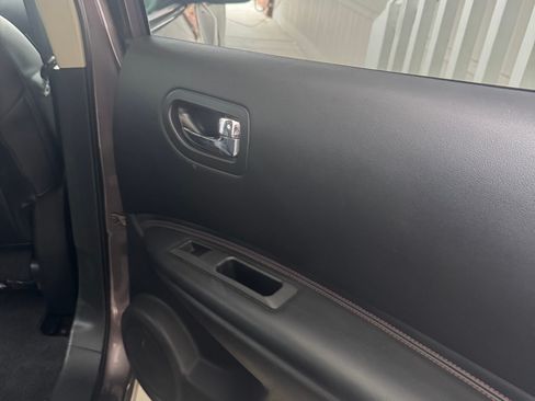 Used 2010 Nissan Rogue SL w/ Premium Pkg image 9