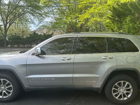 Used 2016 Jeep Grand Cherokee Limited AWD/4WD image 2