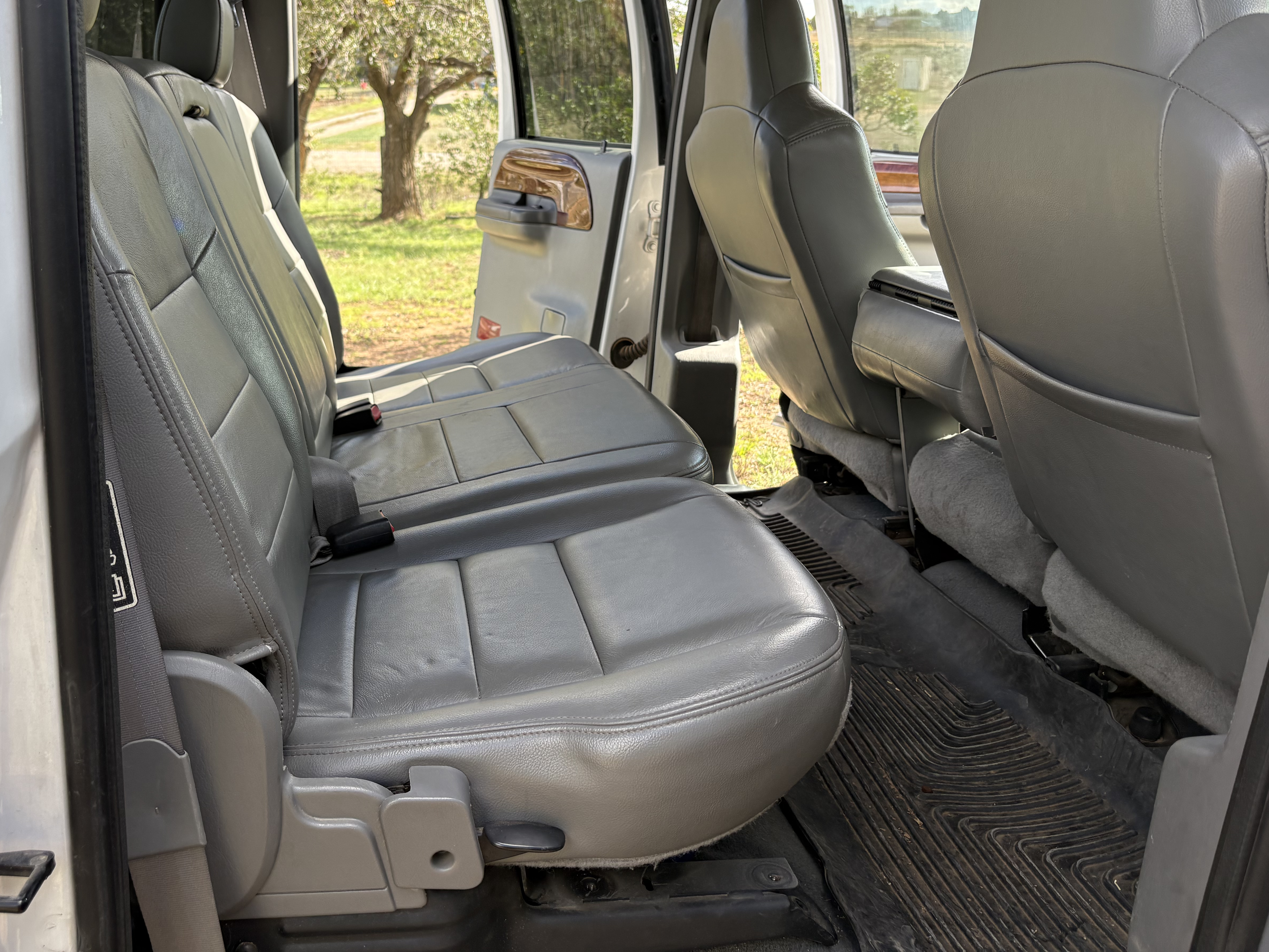 Used 2004 Ford F350 Lariat AWD/4WD image 23