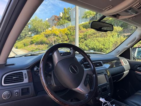 Used 2013 GMC Yukon Denali image 1