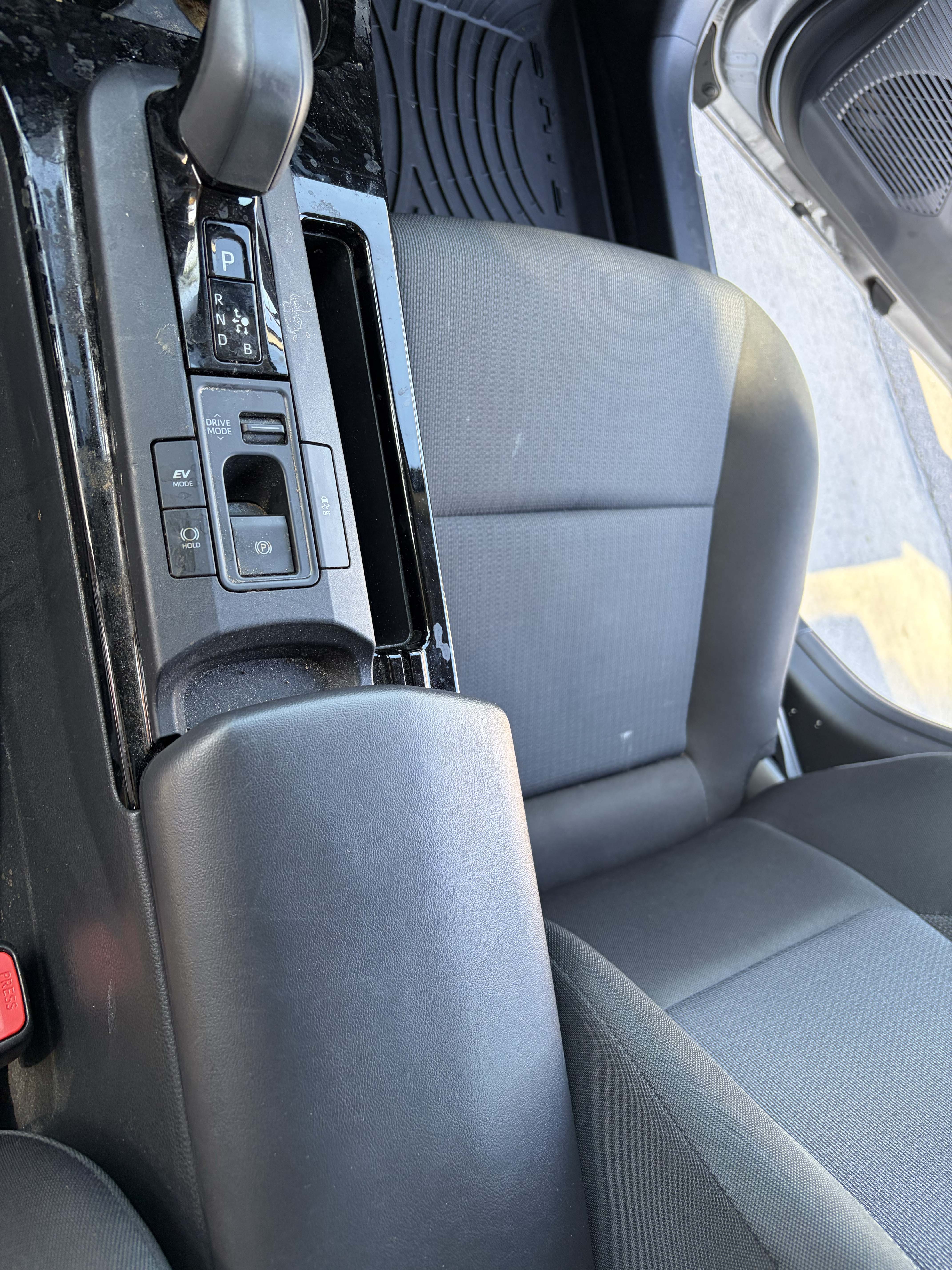 Used 2023 Toyota Prius LE FWD image 5