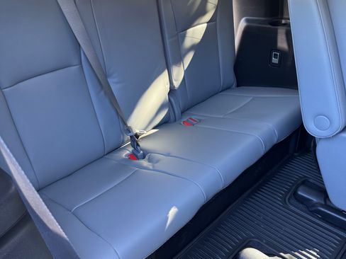 Used 2022 Toyota Highlander Platinum image 11