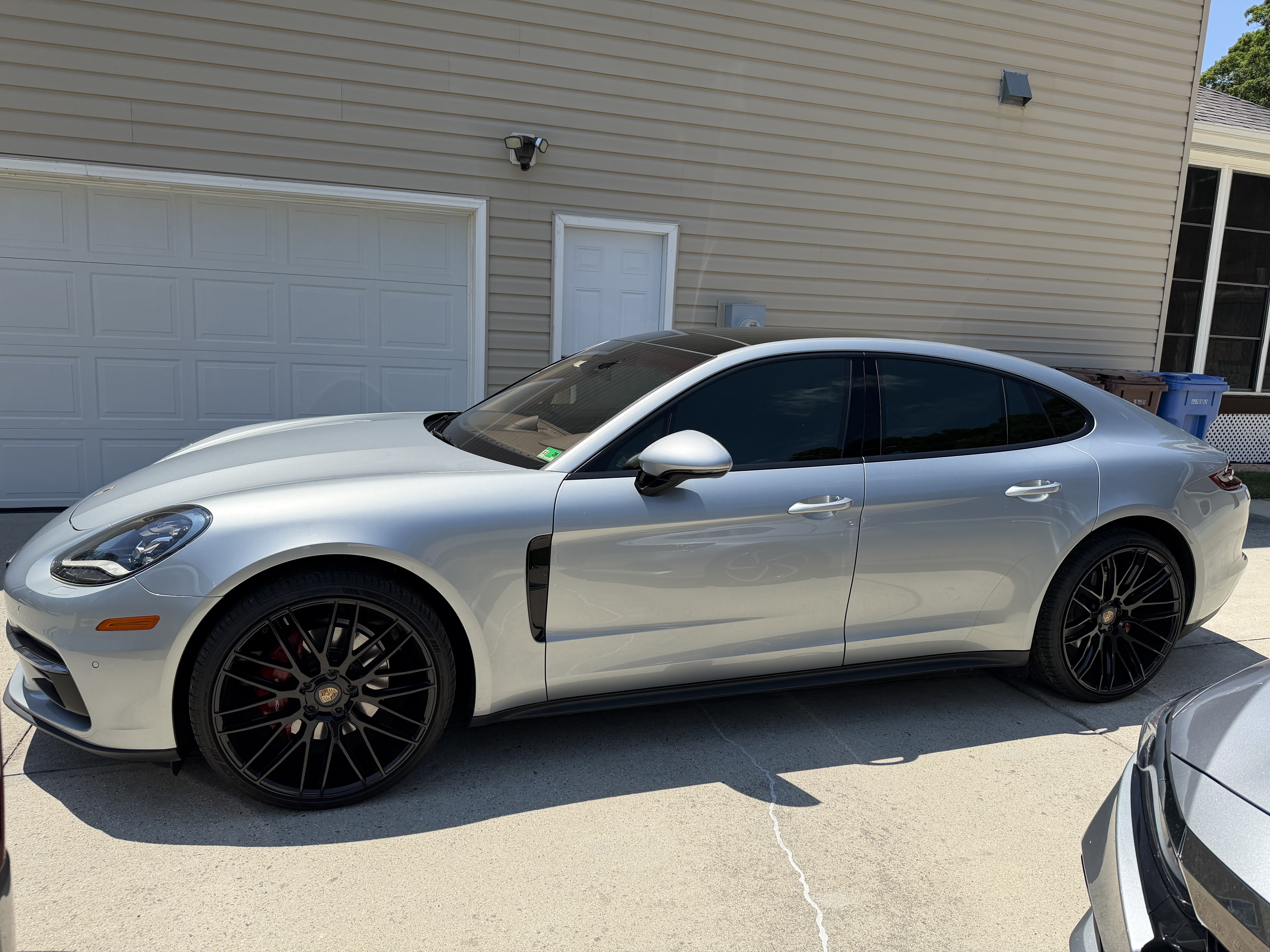 Used 2018 Porsche Panamera 4 AWD/4WD image 1