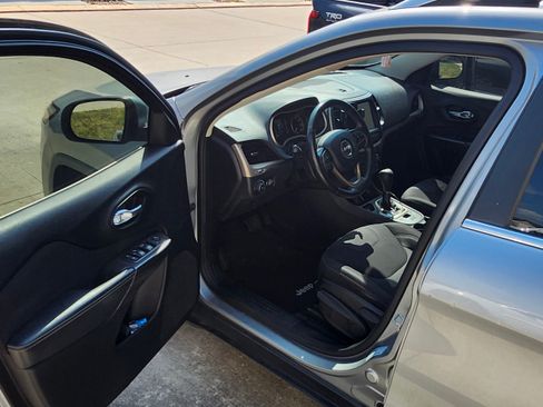 Used 2015 Jeep Cherokee Latitude image 10