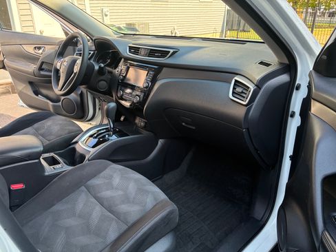 Used 2016 Nissan Rogue SV w/ SV Premium Package image 19