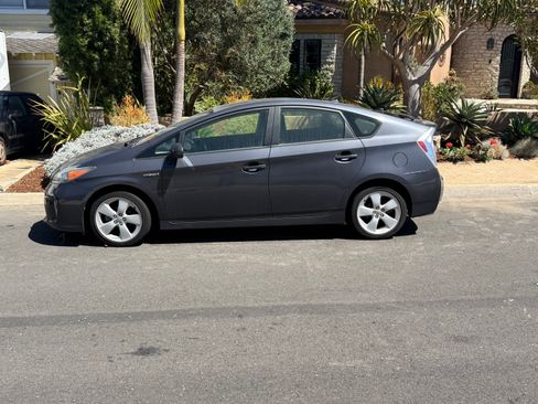 Used 2012 Toyota Prius Five FWD image 1