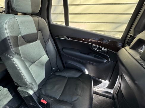 Used 2016 Volvo XC90 T6 Momentum w/ Momentum Plus Package image 5