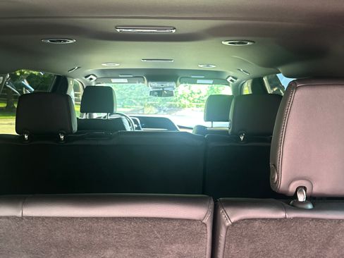 Used 2024 Cadillac Escalade ESV Luxury AWD/4WD image 13