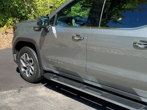 Used 2023 GMC Sierra 1500 SLT w/ SLT Premium Plus Package image 8