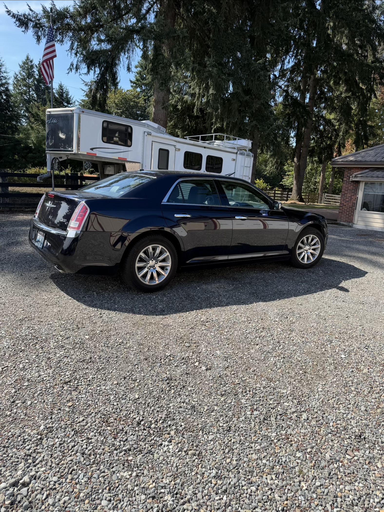 Used 2011 Chrysler 300 C RWD image 2