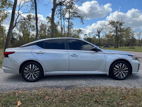 Used 2024 Nissan Altima 2.5 S image 9